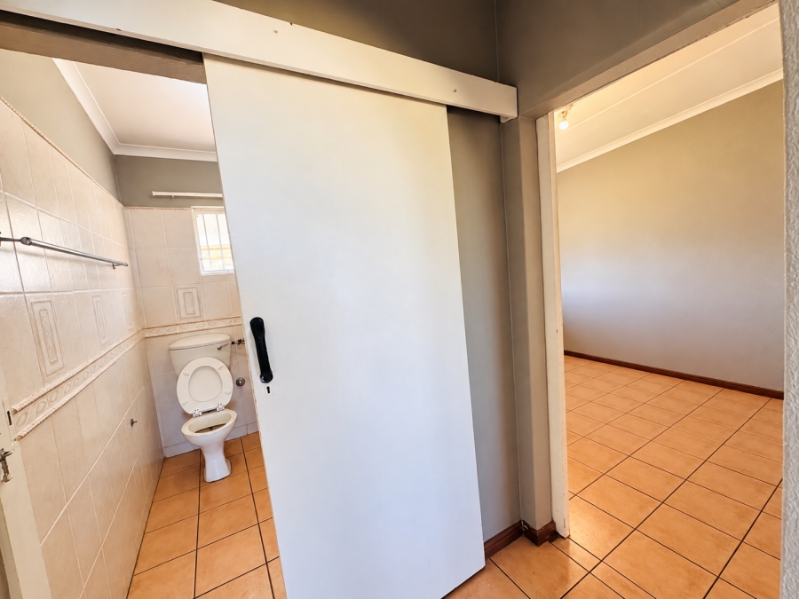 To Let 4 Bedroom Property for Rent in Harbour Island Western Cape